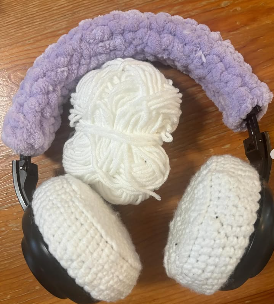 Crochet cover for headphones